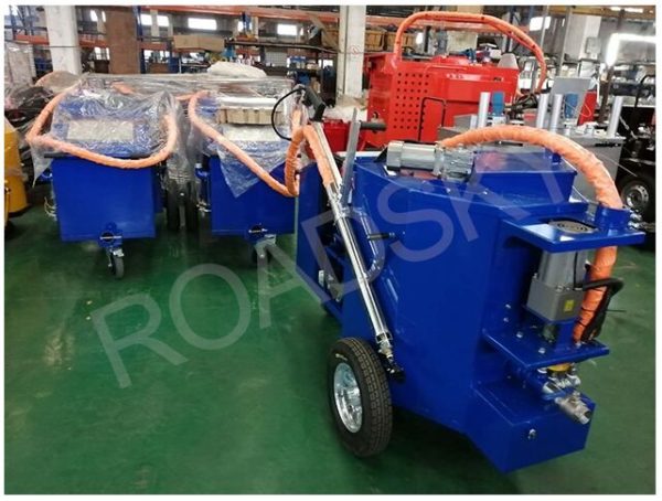 RS-100 Asphalt Crack Filling Machine Warehouse & Package