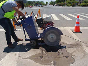 cutting the pothole