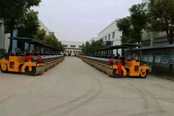 RS-DT Large Double Drum Vibratory Roller Factory Environment and Stock
