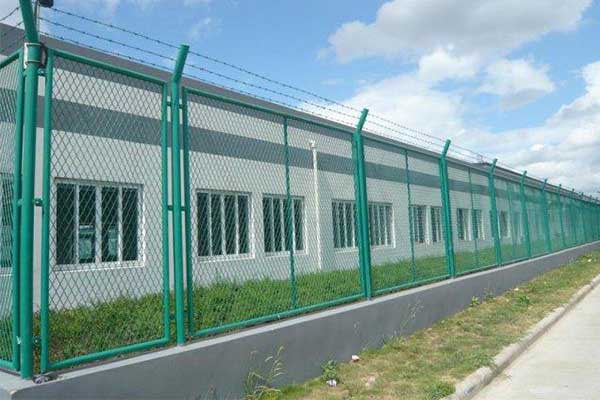 Application of Welded Wire Mesh Fence in Factory