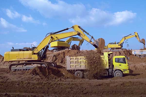 Comparing Excavators and Mini Excavators