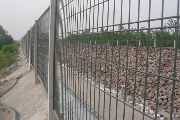 Applications of Welded Wire Mesh Deck Railing