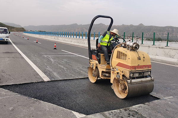 Cold Mix Asphalt for Pothole Patching