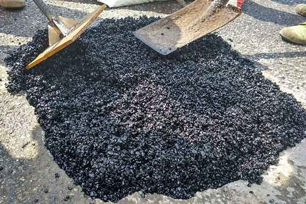 Cold Mix Asphalt for Driveway: Easy & Durable Crack Repair