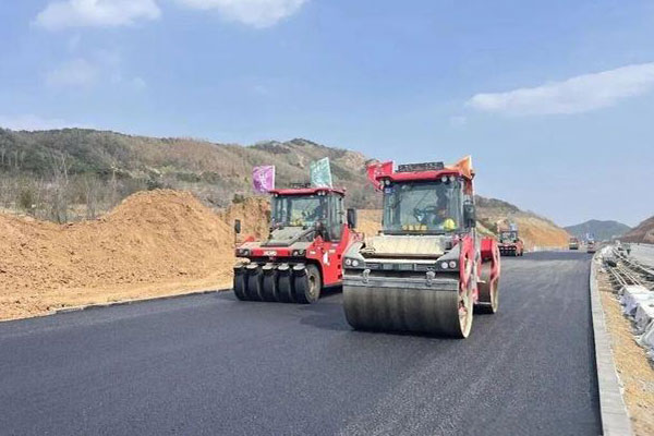 Static vs. Vibratory Roller for Asphalt