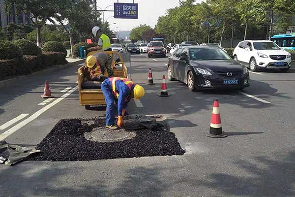 How Cold Mix Asphalt Speeds Up Pothole Repairs